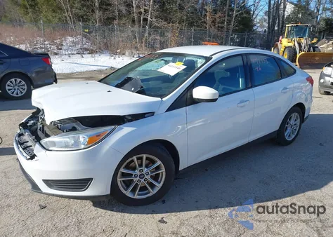 2018 Ford Focus Se z USA, uszkodzony, nr VIN 1FADP3F25JL245194